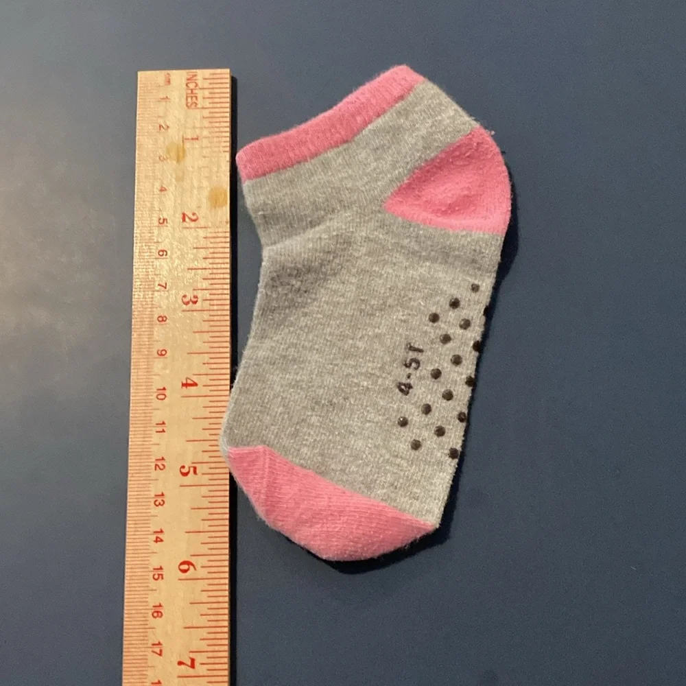 Girls socks 4 to 5T. EUC. Has some wear from washing and wearing. 6 pairs.